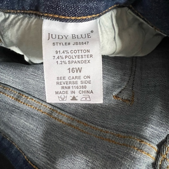 Judy Blue raw hem distressed skinny fit dark wash blue jeans - Picture 4 of 8